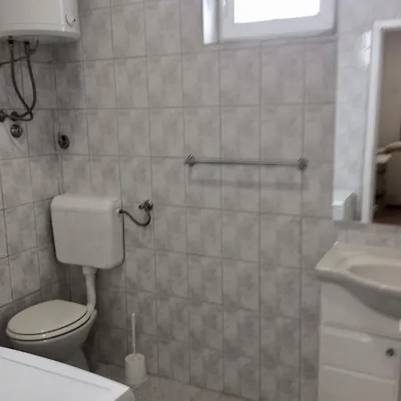 Br 4 Apartment *